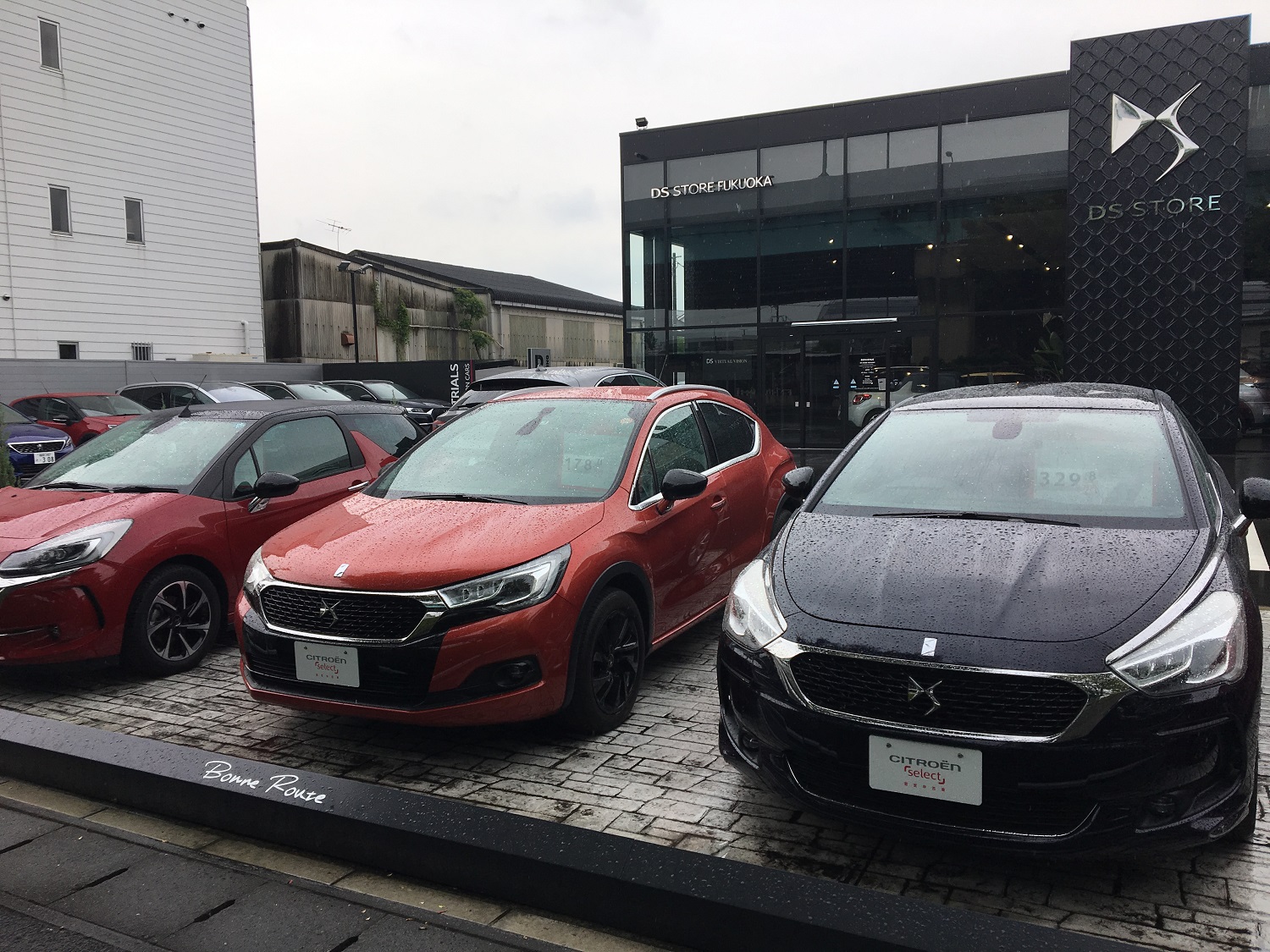 Ds Store 福岡 公式サイト 雨も滴るいい中古車ございます