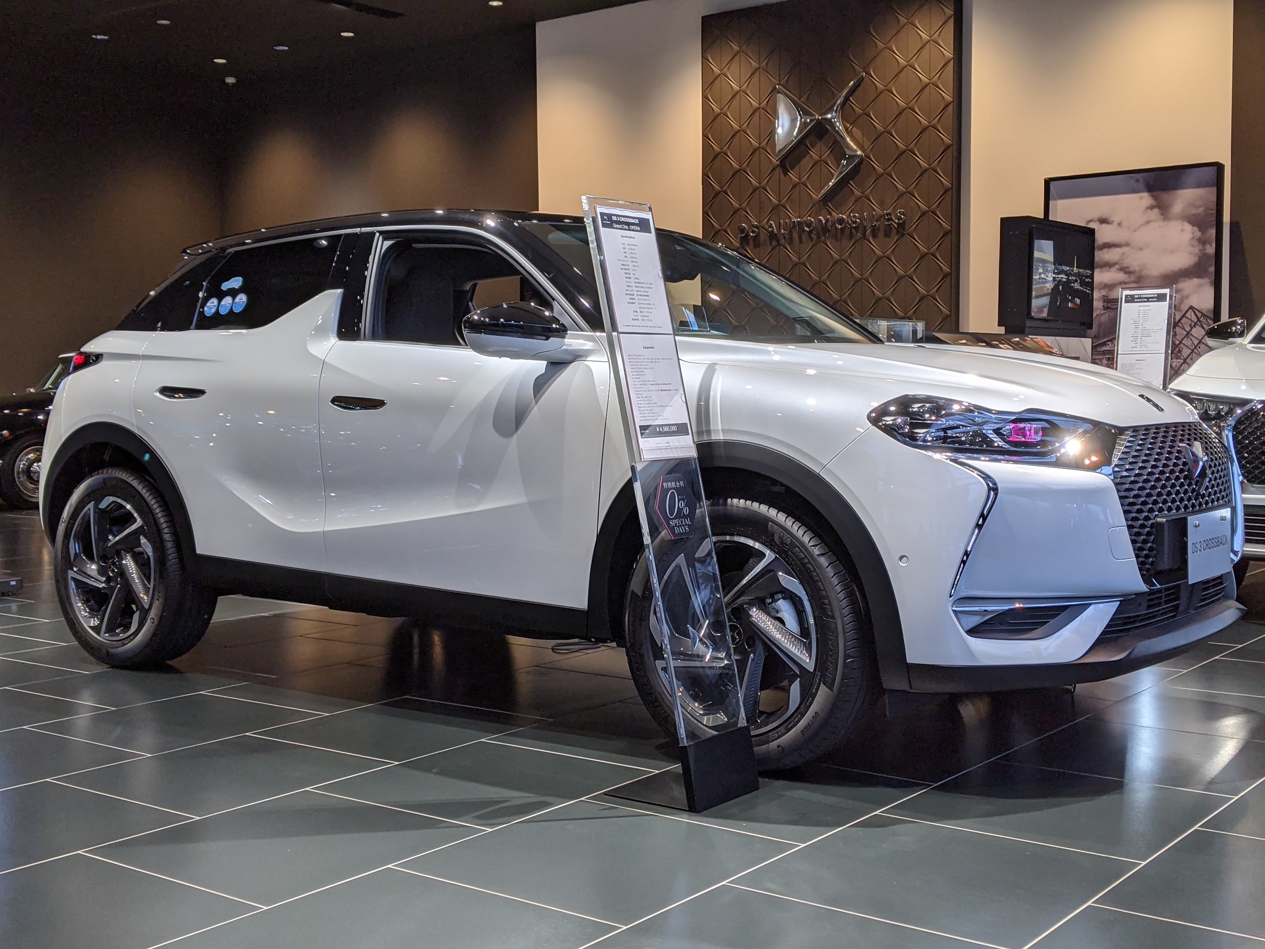 ショールームにDS3 CROSSBACKがたくさん