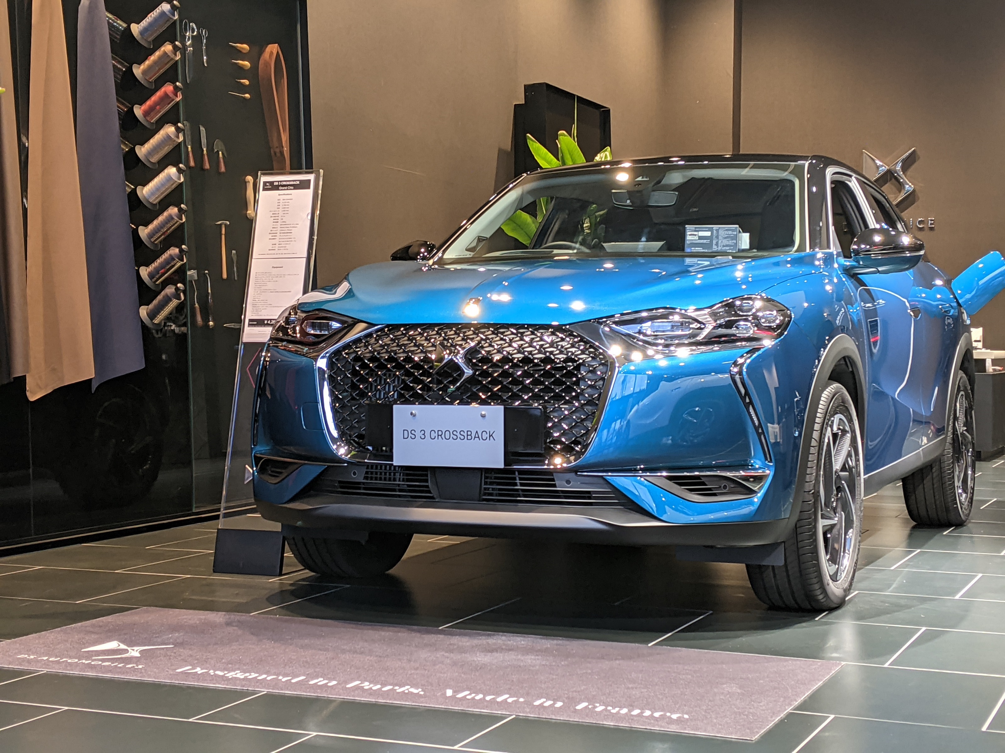 ショールームにDS3 CROSSBACKがたくさん