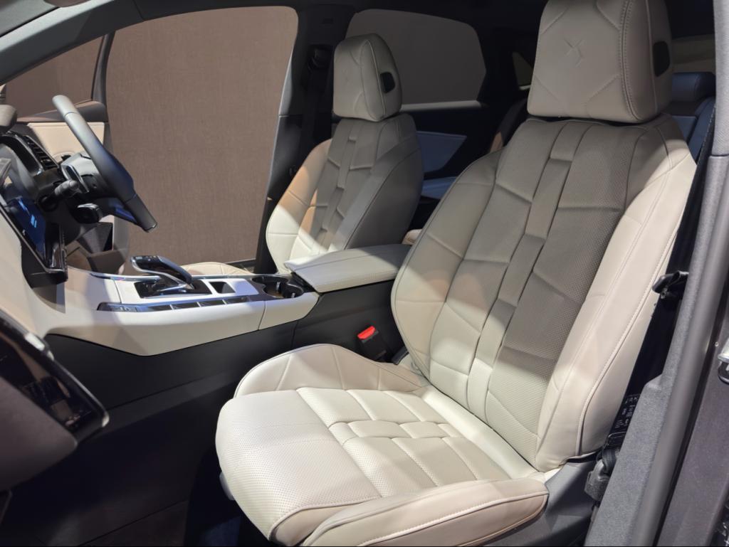 DS7 ETOILE PLUG-IN HYBRID インテリア