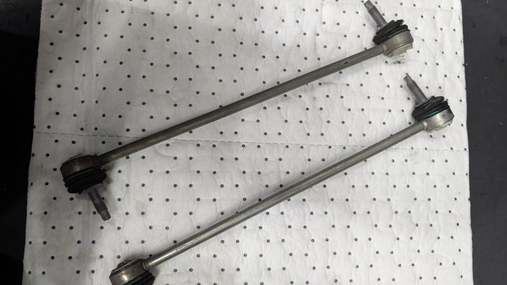 スタビライザーリンクロッドを交換