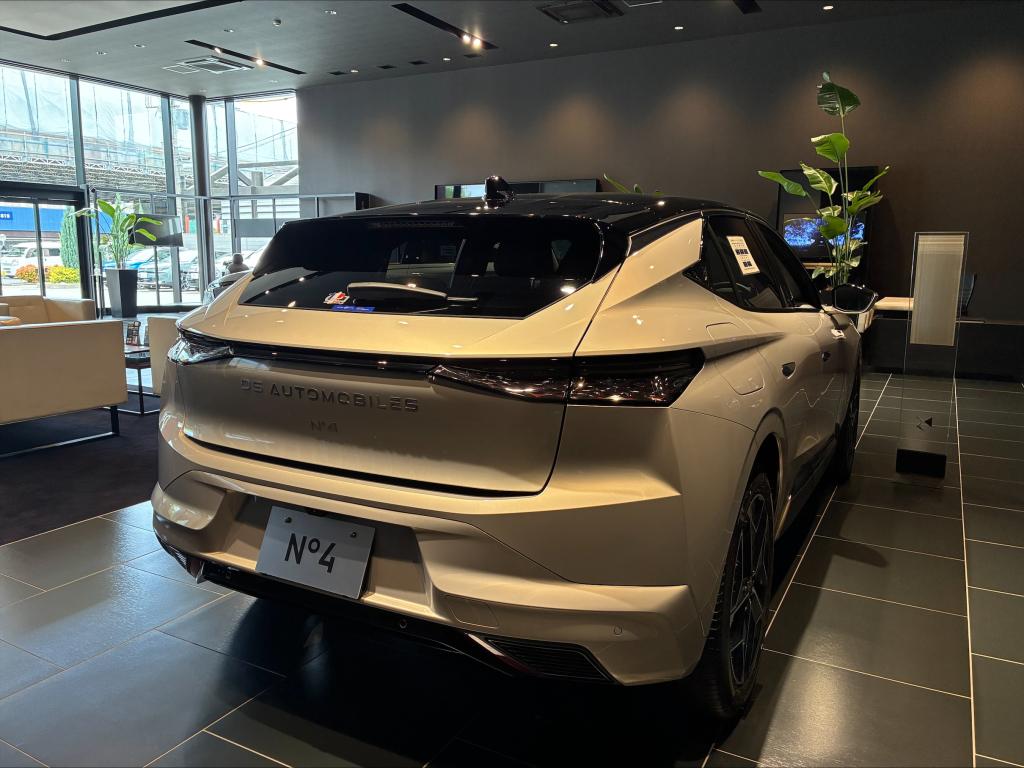 新型NO4　展示中　エクステリア